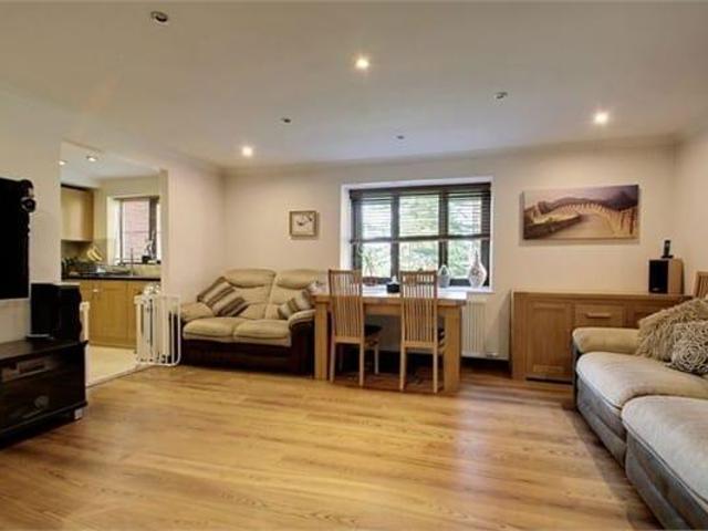 Flat for rent in Cat Hill