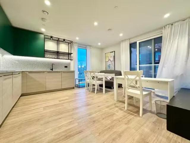 House for rent in Poplar Grove, Greater London
