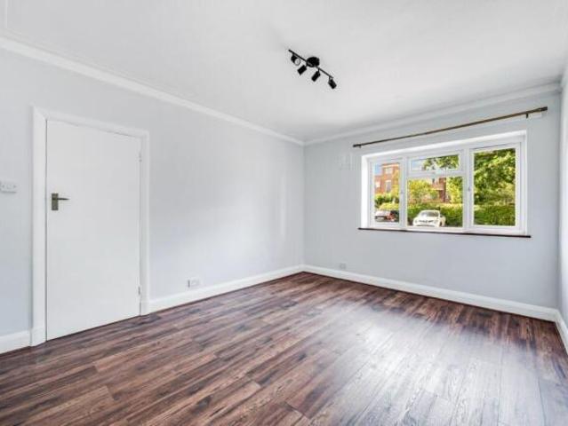 Flat for rent in Eaton Rise, East Bank
