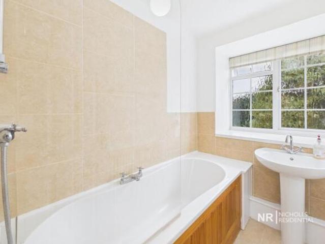 Flat for rent in Cheam, Greater London