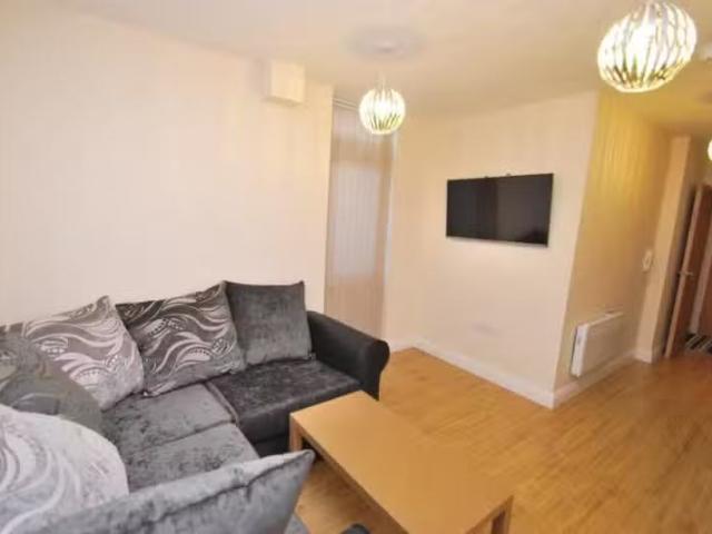 House for rent in Plasnewydd, Falcon Lodge
