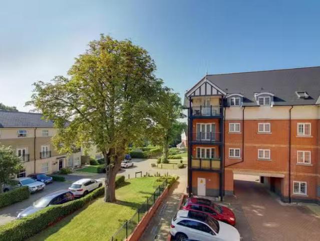 House for rent in Navestock Side, Essex