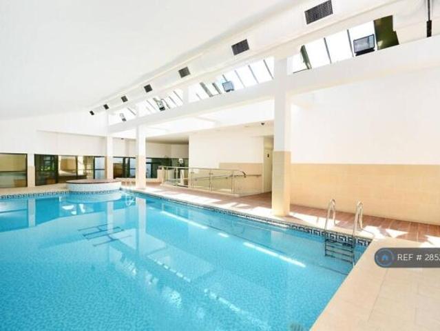 Flat for rent in Cat Hill