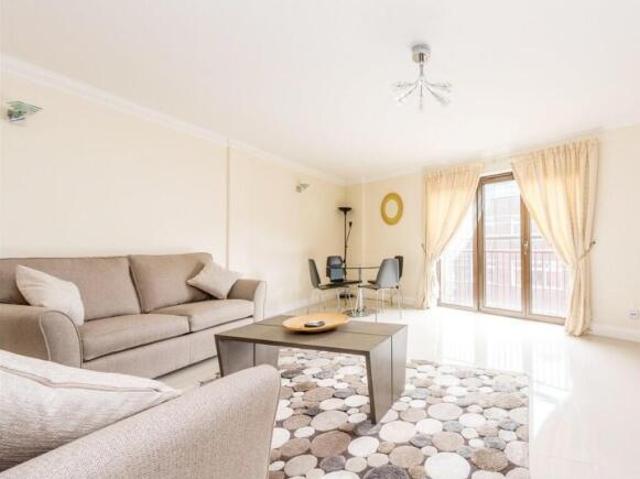 Flat for rent in Cat Hill