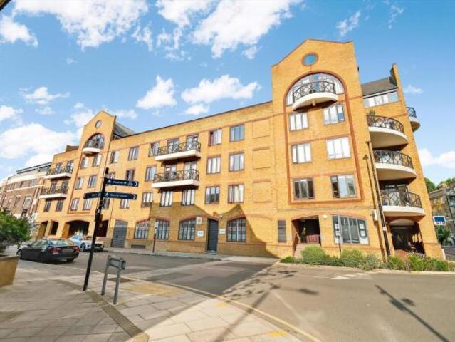 Flat for rent in Cat Hill