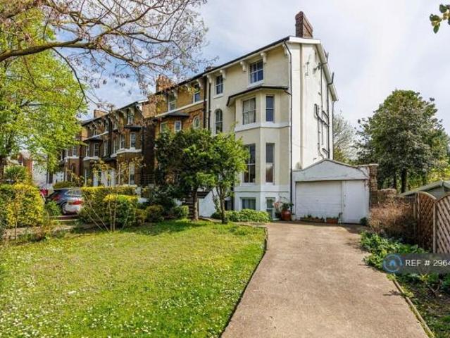 Flat for rent in Cat Hill