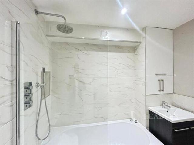 Flat for rent in Ewens Farm, Golden Valley