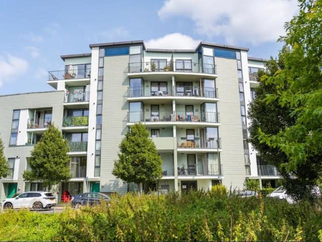 Flat for rent in Colindale