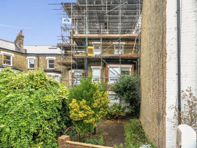 Flat for rent in Cat Hill