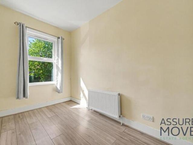 Flat for rent in Cat Hill