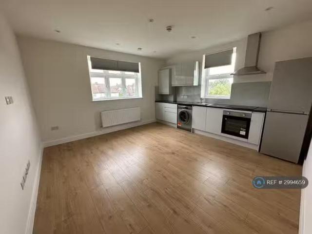 House for rent in Burnt Oak, Greater London