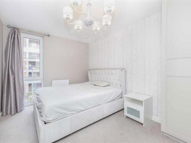 Flat for rent in Brentford End, Greater London