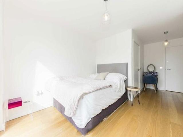 Flat for rent in Brentford End, Greater London