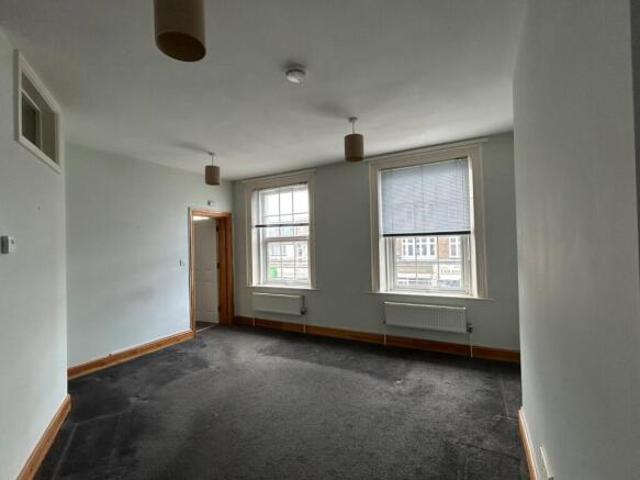 Flat for rent in Upton, Acol