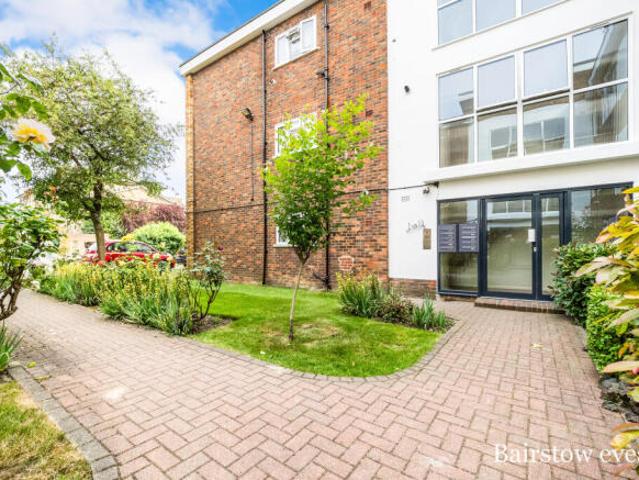 Flat for rent in Wanstead, Greater London