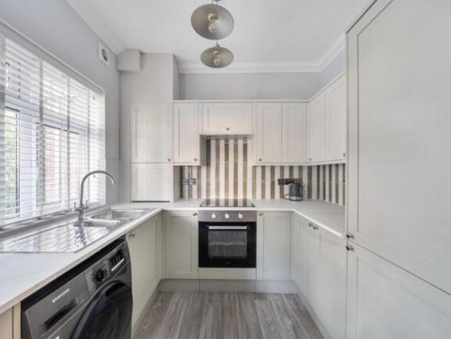 Flat for rent in Chilworth Old Village, Test Valley