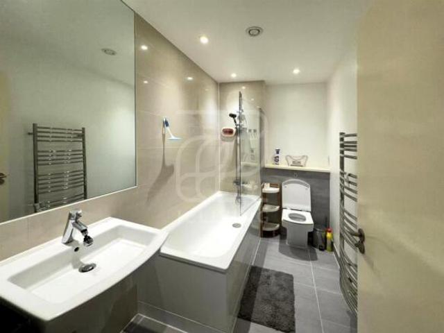 Flat for rent in London Borough of Brent, Greater London