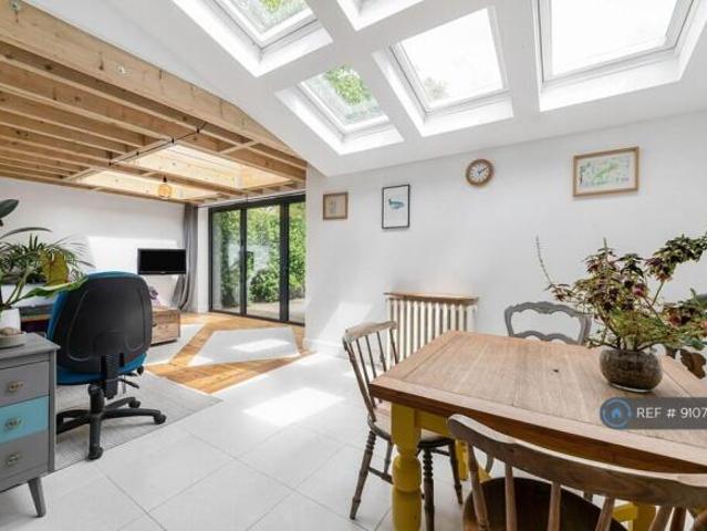 Flat for rent in Cat Hill