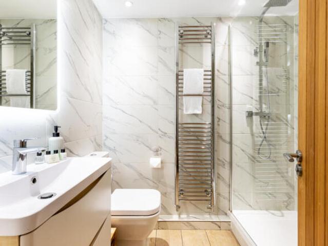 Property for rent in Cat Hill, England