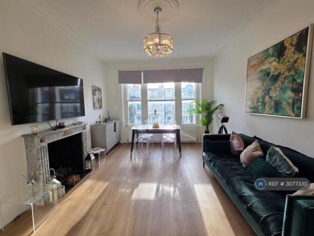 Flat for rent in Cat Hill, England