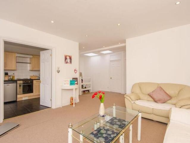 Flat for rent in Cat Hill