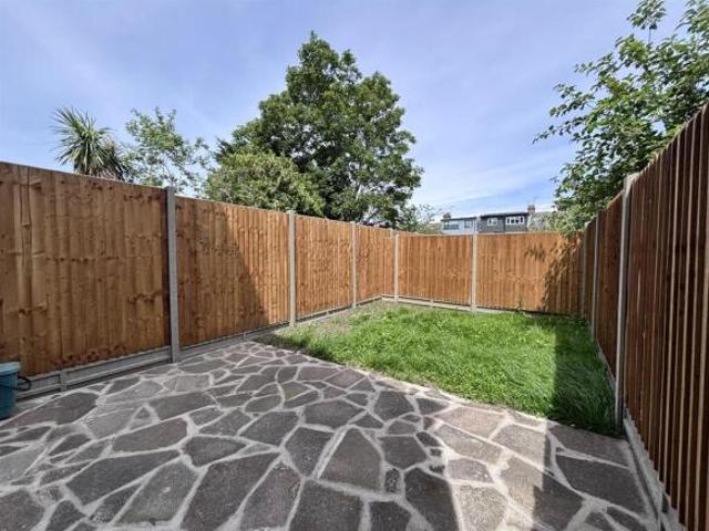 Flat for rent in Cat Hill