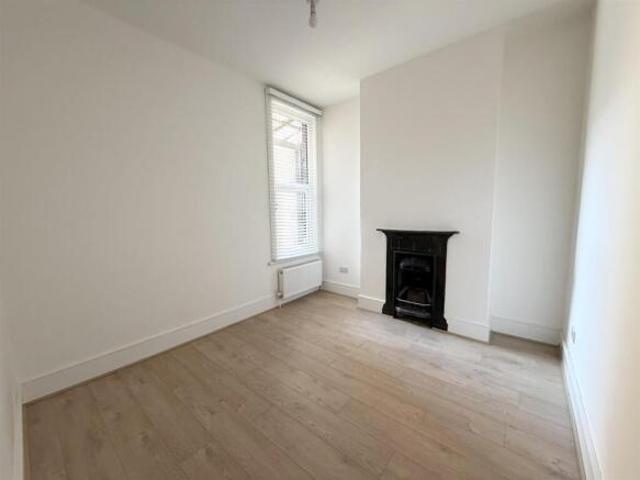 Flat for rent in Cat Hill