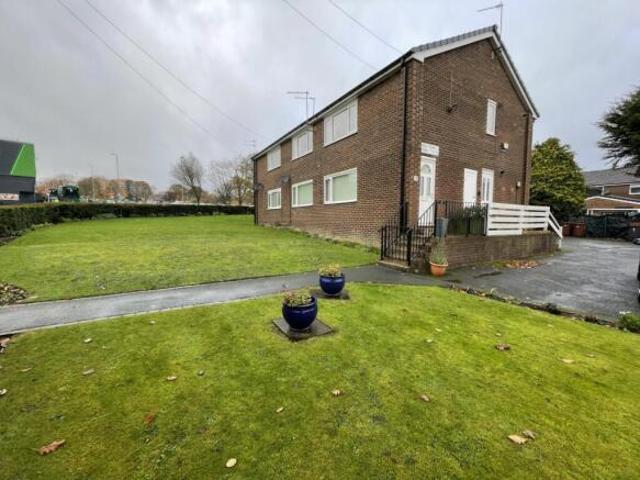 Flat for rent in Holt Park, West Yorkshire