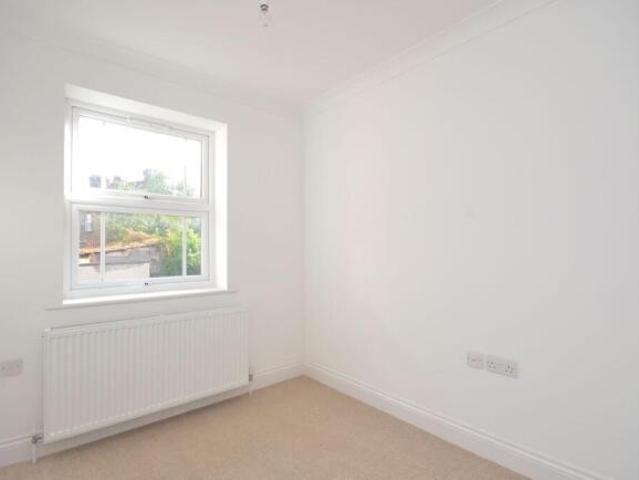 Flat for rent in South Lane, West Yorkshire