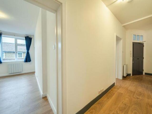Flat for rent in Cat Hill