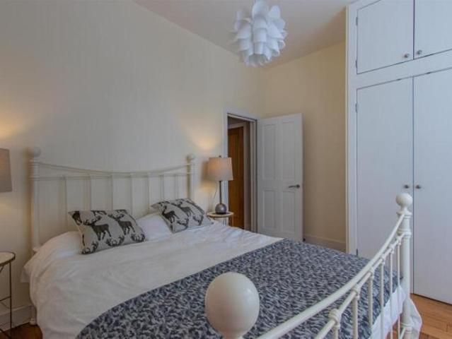 Flat for rent in Roath, Wales