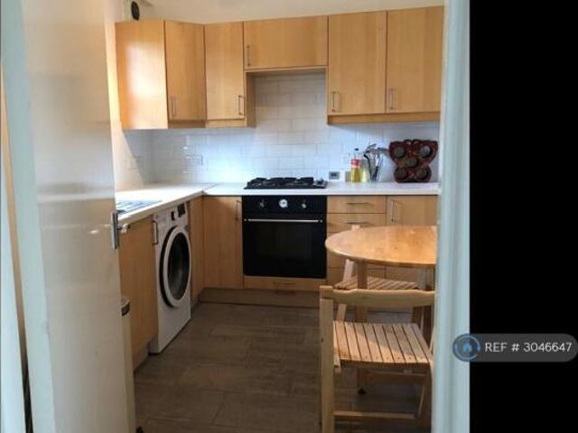 Flat for rent in Cat Hill, England