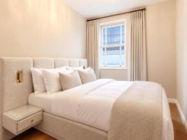 Flat for rent in Cat Hill, England