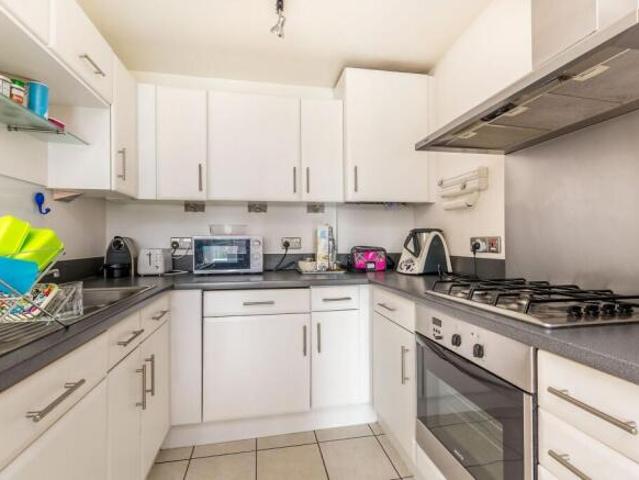 Flat for rent in Cat Hill, England