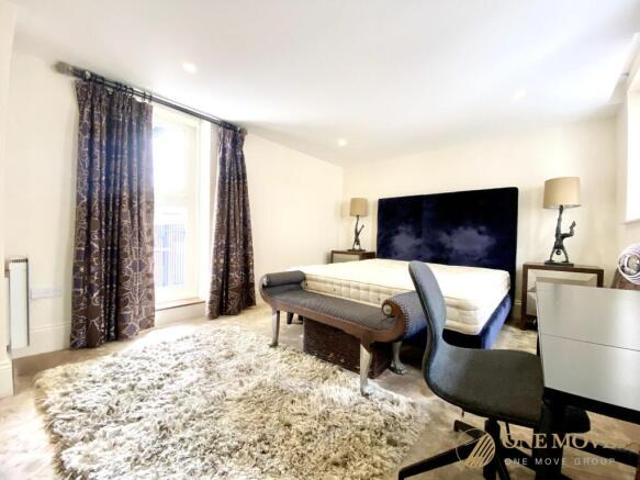 Flat for rent in Cat Hill