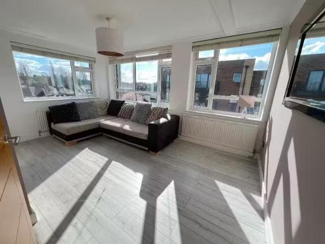 House for rent in Pilgrims' Hatch, Navestock Side
