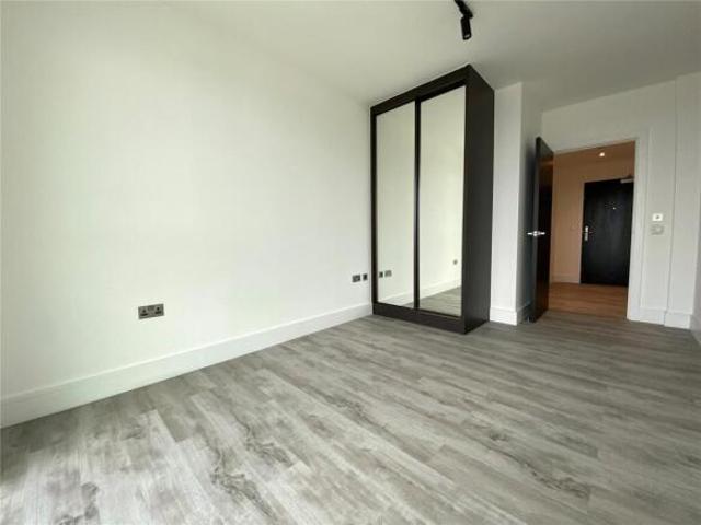 Flat for rent in Cat Hill, England