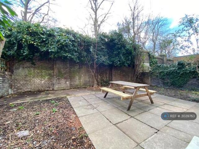 Flat for rent in Cat Hill