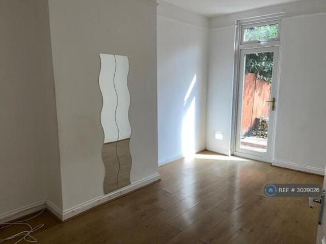 Flat for rent in Cat Hill