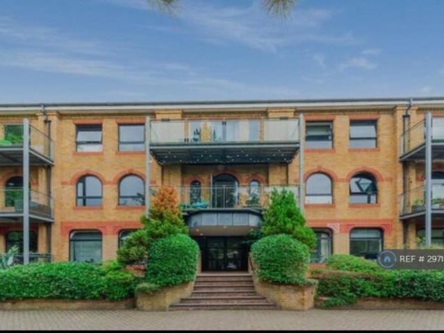 Flat for rent in Cat Hill