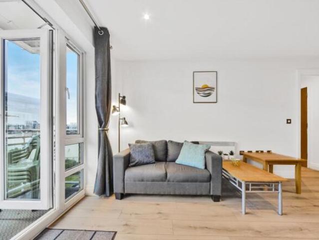 Flat for rent in Isle Of Dogs, Greater London
