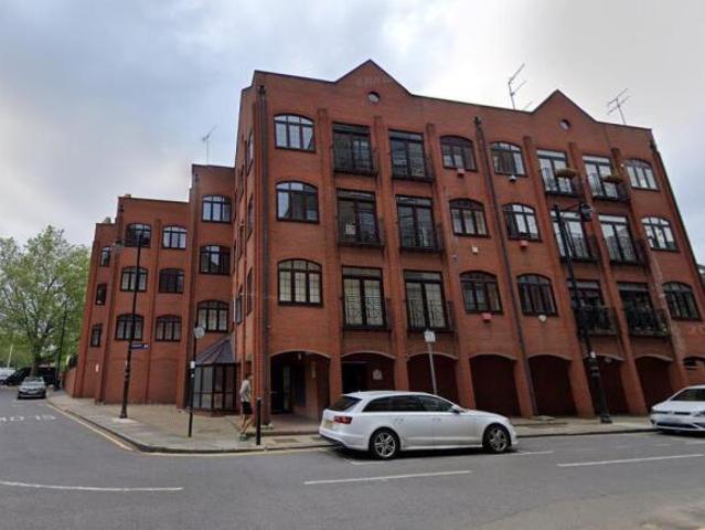 Flat for rent in Cat Hill, England