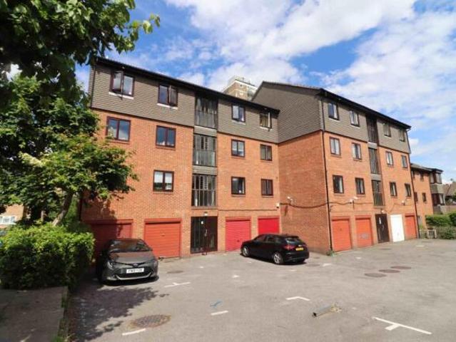 Flat for rent in Penge, Greater London