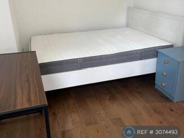 Flat for rent in Cat Hill, England