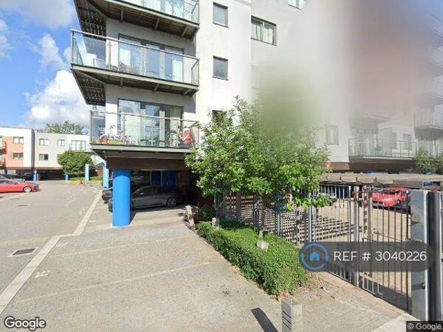 Flat for rent in Cat Hill, England