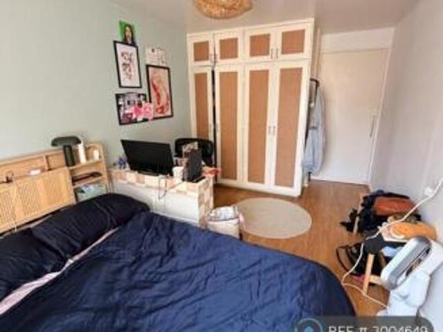 Flat for rent in Brentford End, Greater London