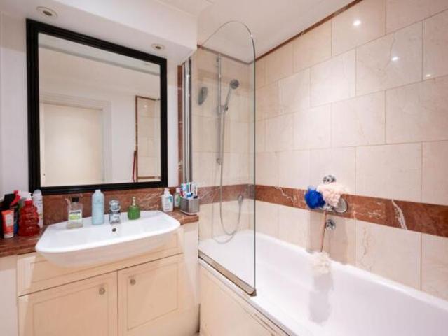 Flat for rent in Barnes, Greater London