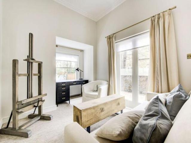 Flat for rent in Cat Hill