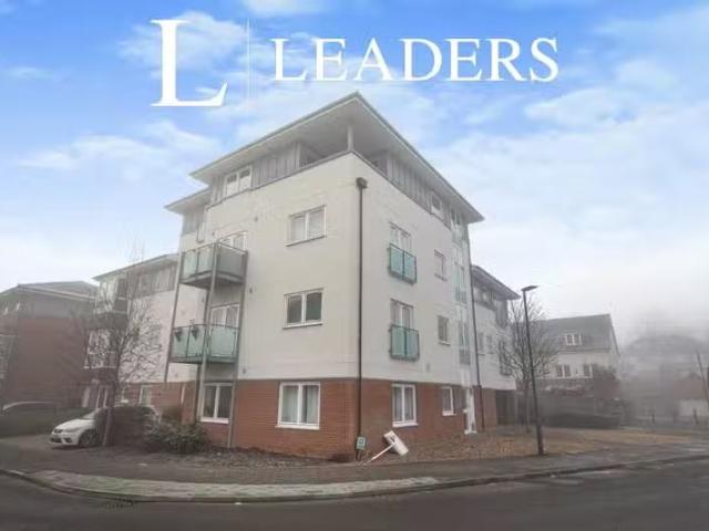 House for rent in Emscote, Green Close