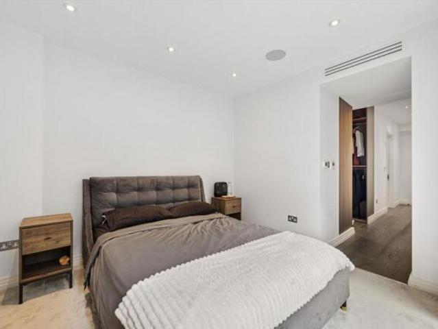 Flat for rent in Cat Hill, England